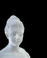 Grand ensemble sculptural en faïence représentant la figure mythologique de Diane la chasseuse