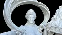 Grand ensemble sculptural en faïence représentant la figure mythologique de Diane la chasseuse
