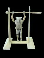 Figurine articulée d'une gymnaste en ivoire.
