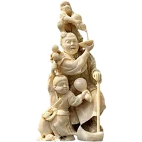 Sculpture okimono en ivoire représentant un personnage masculin avec un enfant et un singe.
