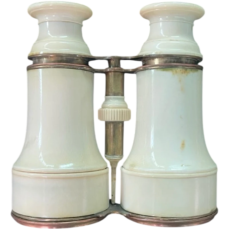Binocolo in avorio con dettagli in ottone.