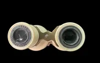 Binocolo in avorio con dettagli in ottone.