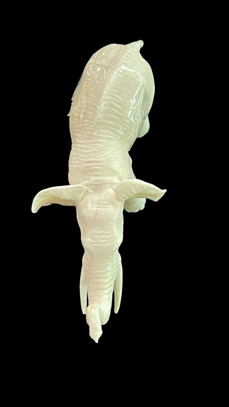 Petite sculpture en ivoire représentant un éléphant.