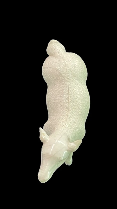 Sculpture en ivoire représentant un mouton. France.