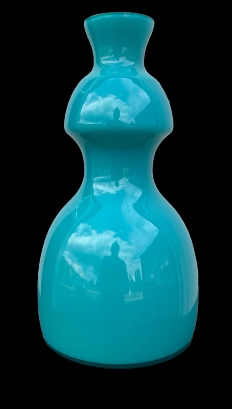Double-walled glass vase with a tapered body. Manufactured by Nason. Murano.