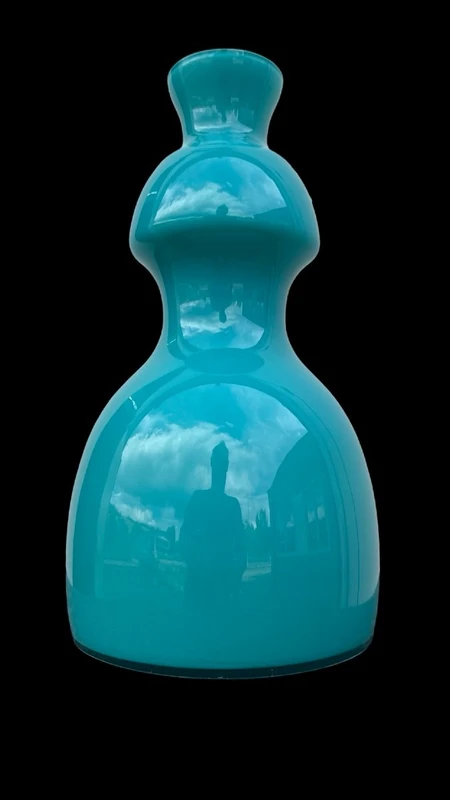Double-walled glass vase with a tapered body. Manufactured by Nason. Murano.