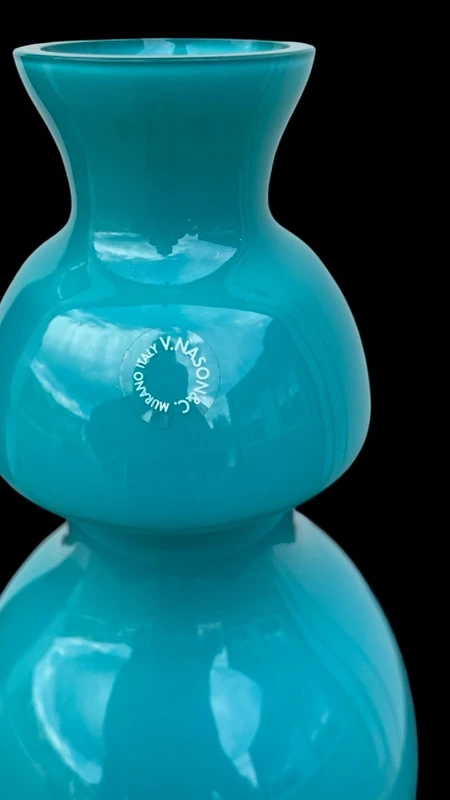Double-walled glass vase with a tapered body. Manufactured by Nason. Murano.