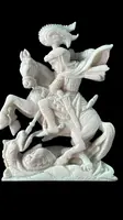 Petite sculpture en ivoire représentant Saint Georges et le dragon.