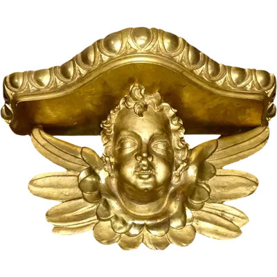Applique murale en bois sculpté et feuille d'or, ornée d'une tête d'ange chérubin.