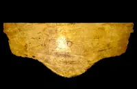 Applique murale en bois sculpté et feuille d'or, ornée d'une tête d'ange chérubin.
