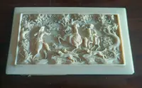 Ancienne plaque en ivoire finement sculptée, représentant une scène de chasse