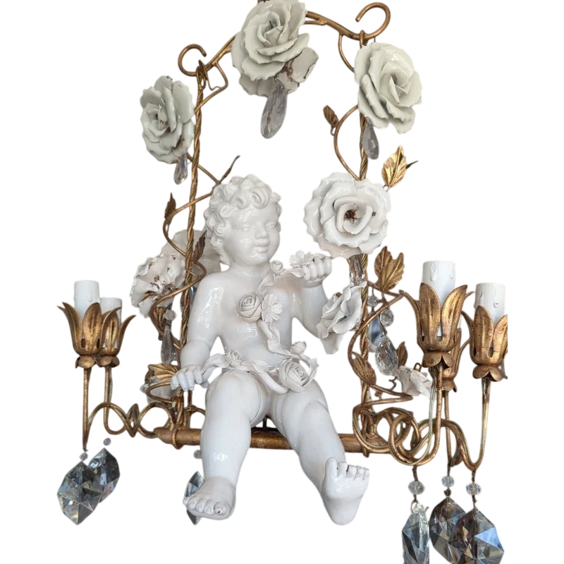 Lustre à 6 lumières avec putto en porcelaine, cristaux et roses – Années 50
