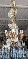 Lustre à 6 lumières avec putto en porcelaine, cristaux et roses – Années 50