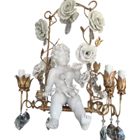 Lustre à 6 lumières avec putto en porcelaine, cristaux et roses – Années 50
