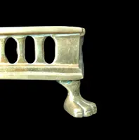 Calamaio-Servizio da scrittoio in bronzo con vassoio traforato a piedi leonini e vari pezzi