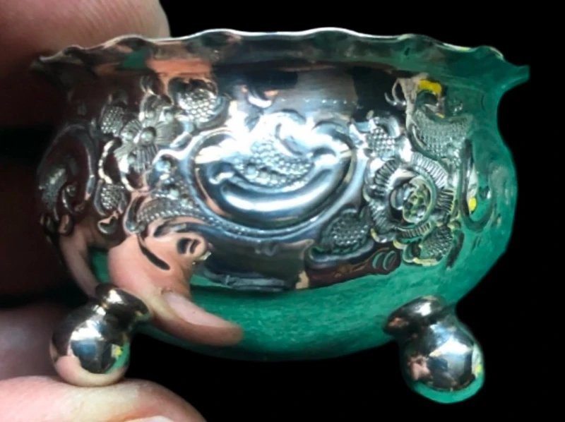 Servizio di 4 saliere in argento con decori floreali e rocaille  con scatola originale.