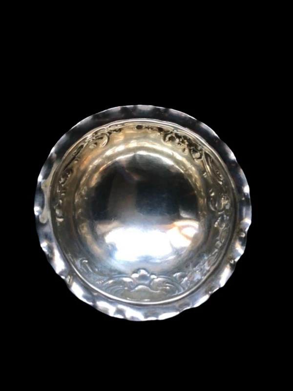 Servizio di 4 saliere in argento con decori floreali e rocaille  con scatola originale.
