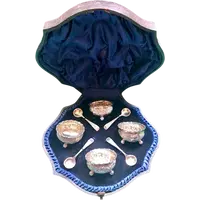 Servizio di 4 saliere in argento con decori floreali e rocaille  con scatola originale.