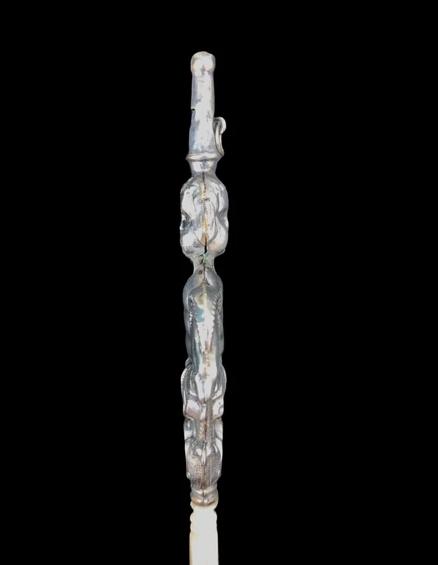 Sonaglio da bambino in argento con figura di fanciullo.Europa.