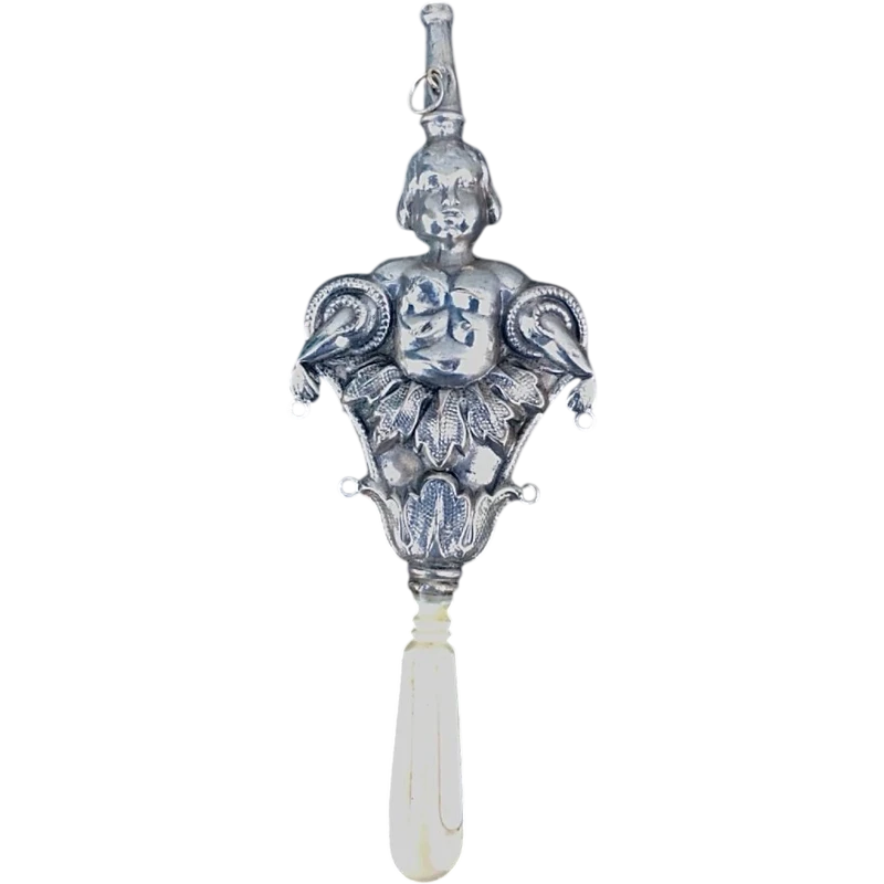 Sonaglio da bambino in argento con figura di fanciullo.Europa.