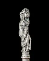 Tagliacarte in argento e tartaruga raffigurante San Giorgio e il drago.