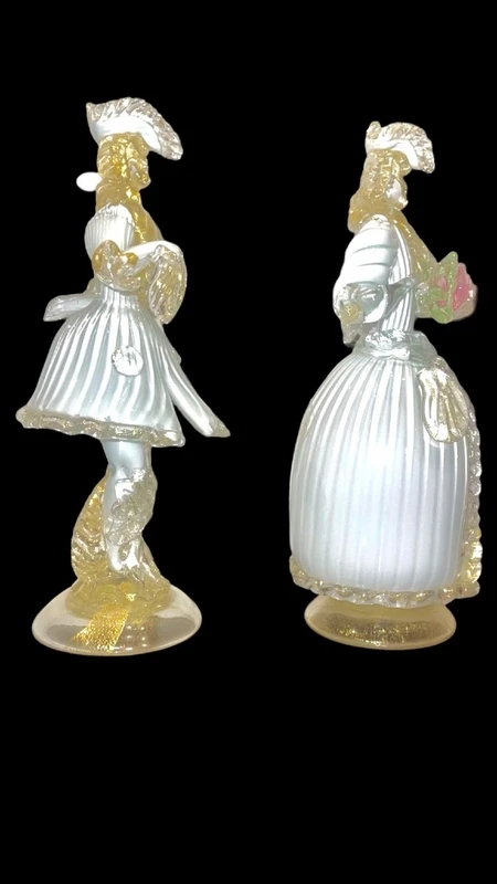 Coppia maschile e femminile - maschere goldoniane in vetro con foglia oro e lattimo.