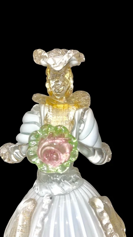 Coppia maschile e femminile - maschere goldoniane in vetro con foglia oro e lattimo.