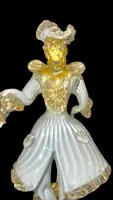 Coppia maschile e femminile - maschere goldoniane in vetro con foglia oro e lattimo.