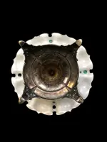 Alzata centrotavola tripode in argento con coppa in cristallo incamiciato e molato