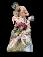 Ensemble en porcelaine polychrome représentant un faune et des putti dans un décor champêtre. Manufacture Ginori.
