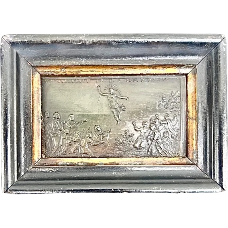Bas-relief en corne avec cadre en bois représentant l'Ascension du Christ.