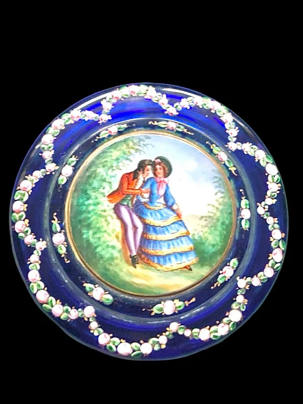 Box made of coated and faceted crystal with enamel decorations featuring floral motifs