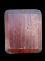 Icône représentant la Vierge à l'Enfant, avec un visage peint et une structure en feuille d'argent.