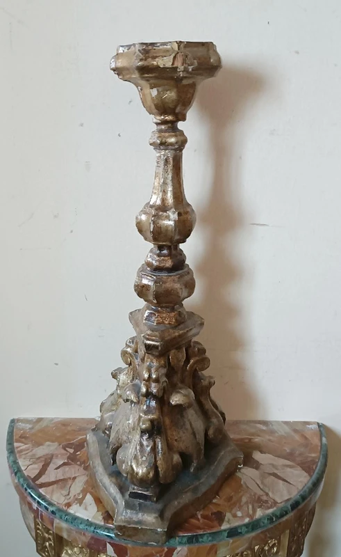 Antico candeliere in legno barocco