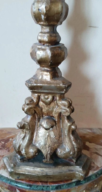 Antico candeliere in legno barocco