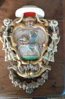 Ancien blason en bois laqué et doré, fin du XVIIe - début du XVIIIe siècle
