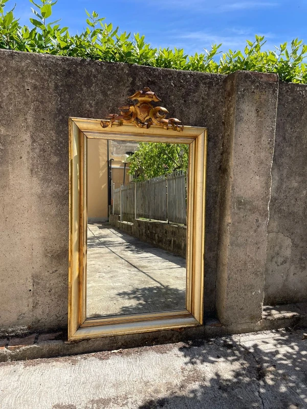 Grand miroir en bois du XIXe siècle, doré à la feuille, avec corniche