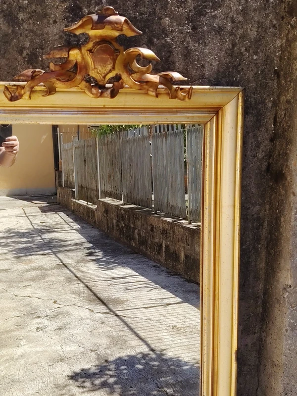 Grand miroir en bois du XIXe siècle, doré à la feuille, avec corniche