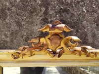 Grand miroir en bois du XIXe siècle, doré à la feuille, avec corniche