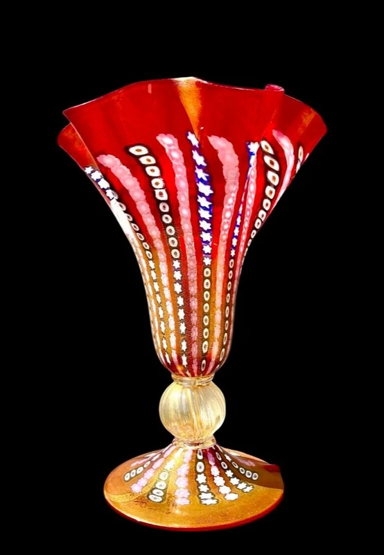 Lampe en verre doublé, avec des incrustations de murrine et de feuille d'or. Marque : La Murrina.