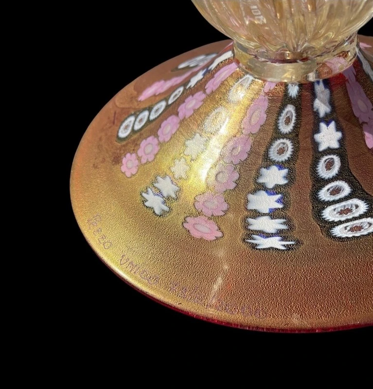 Lampe en verre doublé, avec des incrustations de murrine et de feuille d'or. Marque : La Murrina.