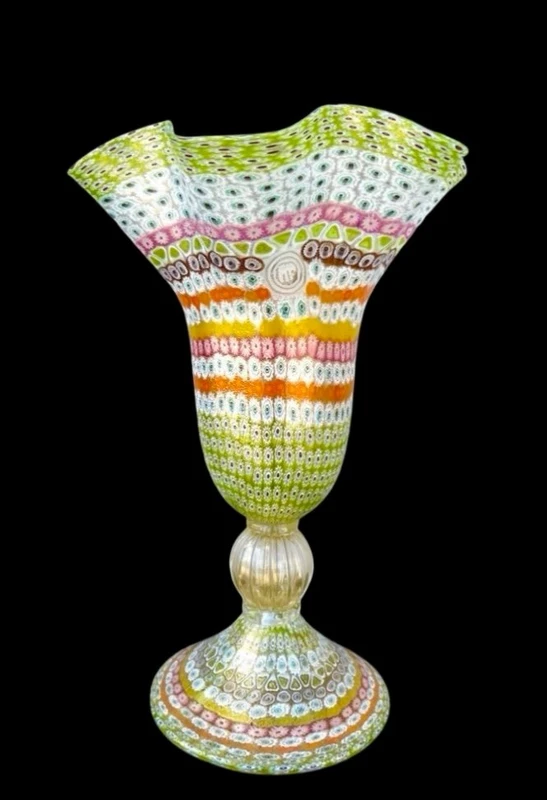 Lampe en forme de calice ornée d'inserts en murrine polychromes et de feuille d'or. Pièce unique.