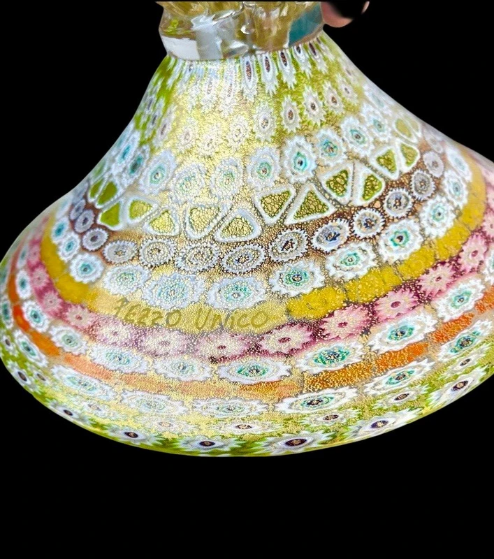 Lampe en forme de calice ornée d'inserts en murrine polychromes et de feuille d'or. Pièce unique.