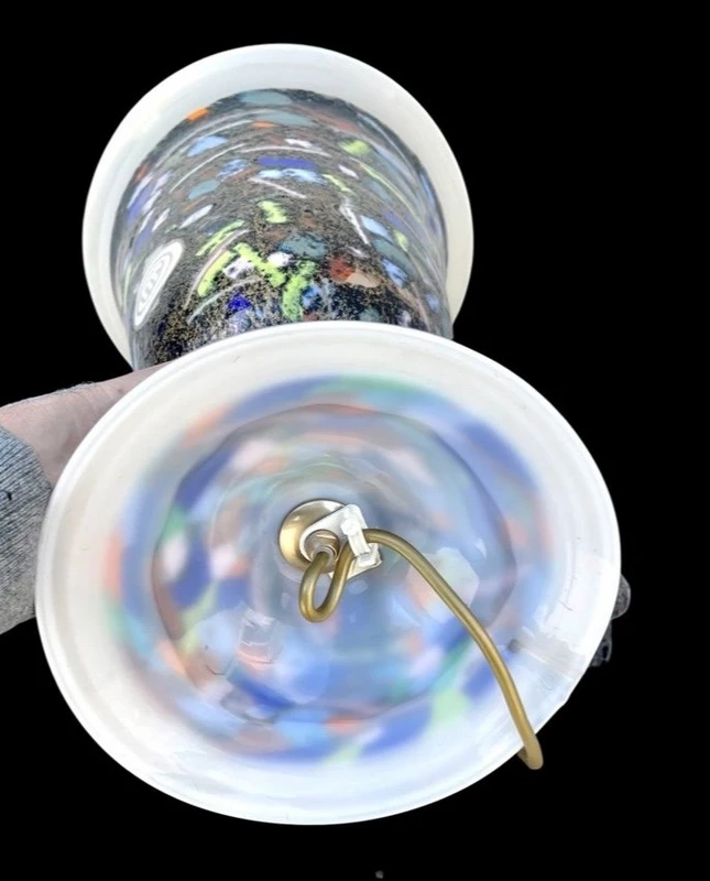 Lampada a forma di vaso-calice con inserti a tessere,murrine e foglia oro. Pezzo unico.