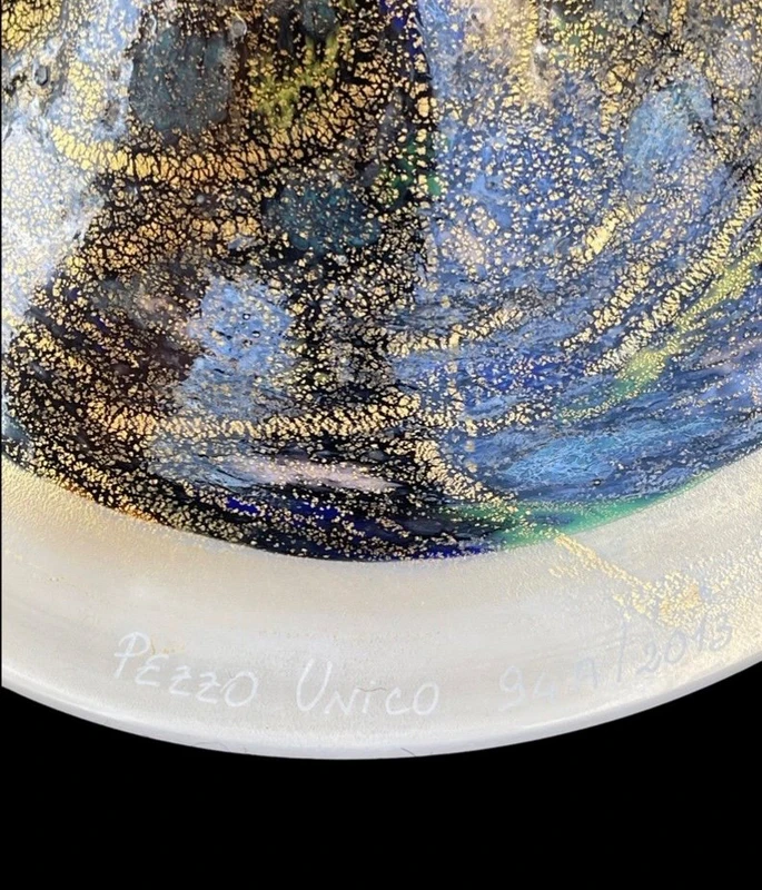 Lampada a forma di vaso-calice con inserti a tessere,murrine e foglia oro. Pezzo unico.