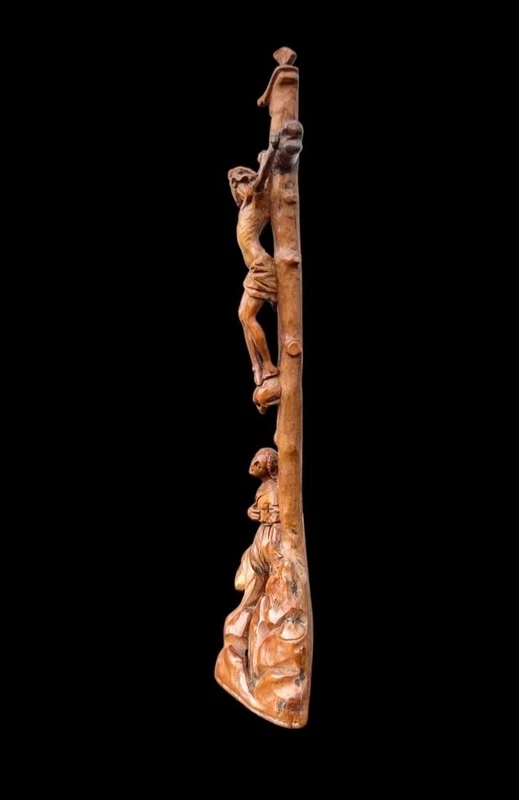 A small boxwood sculpture depicting Christ on the Cross and Mary Magdalene.