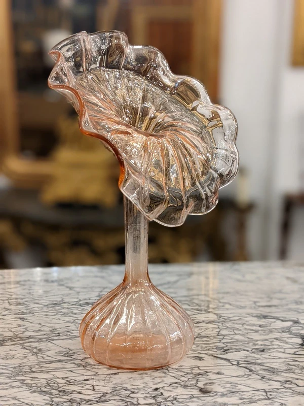 Vaso di forma floreale