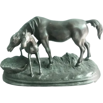Sculpture en bronze représentant une jument avec son poulain