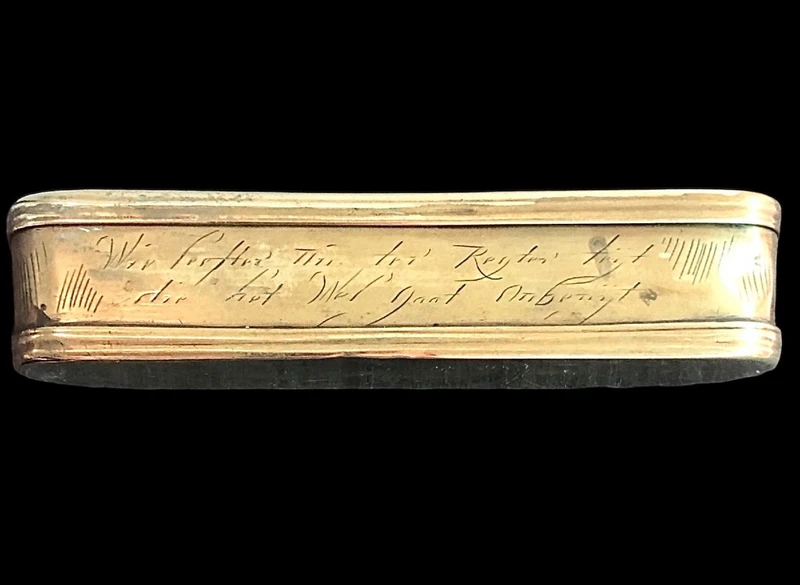 Tabatière en laiton gravée de six vignettes représentant la vie de Jacob.