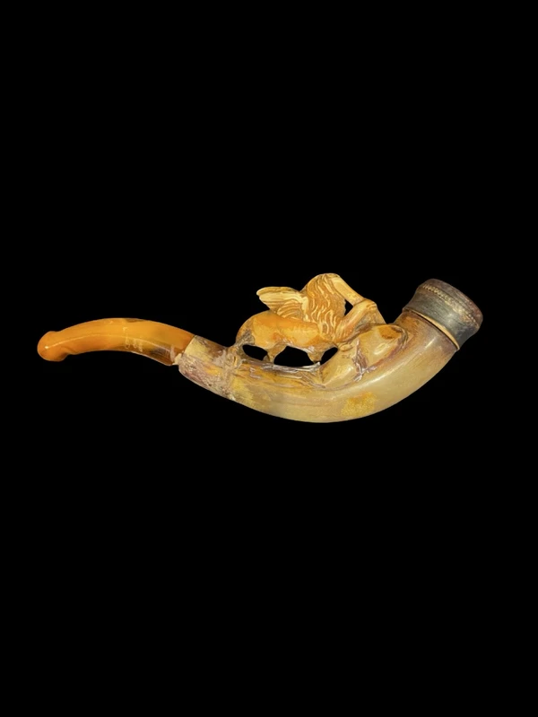 A pipe made of sea foam (magnesite) featuring the figure of the Lion of St. Mark.